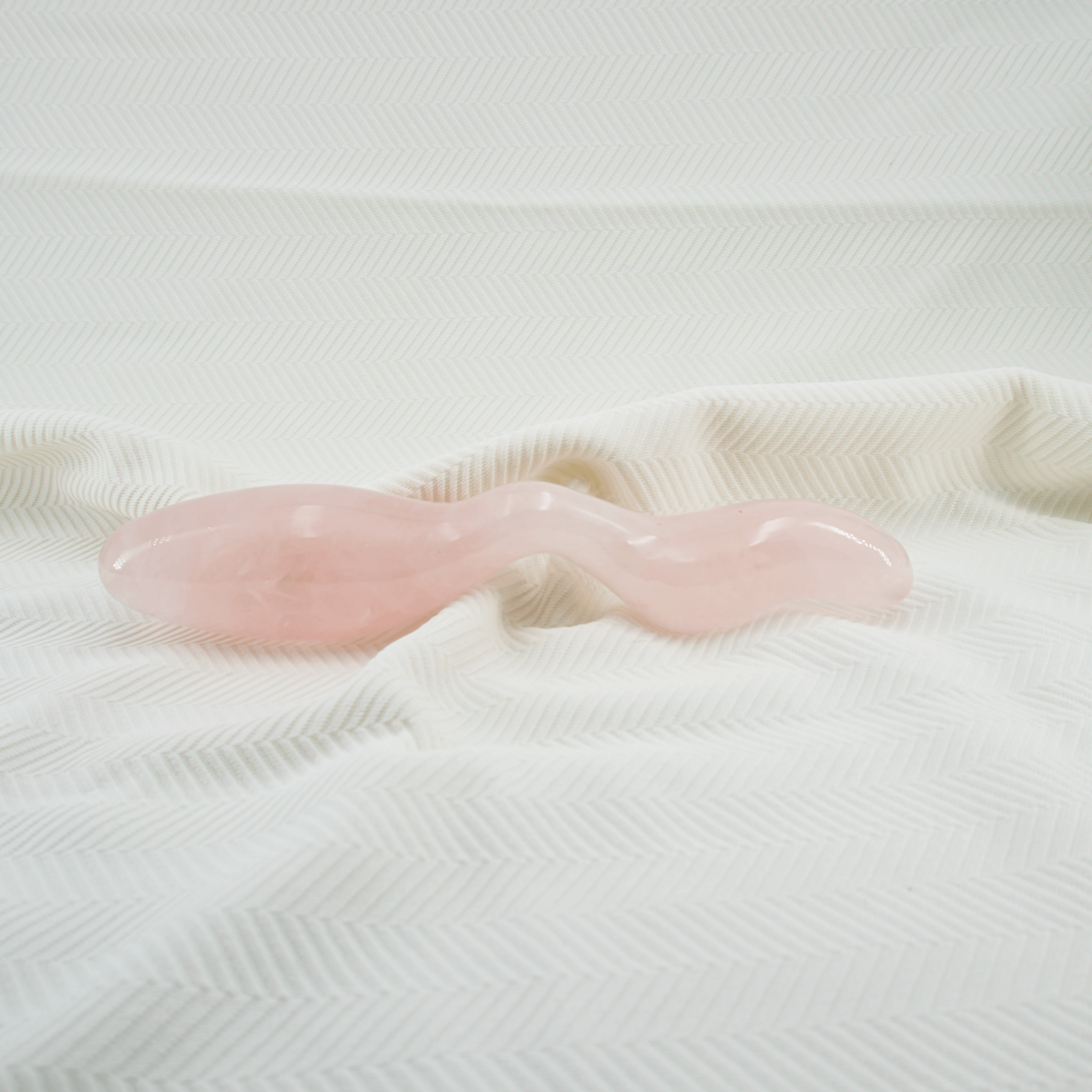 Rose-Quartz-Crystal-Dildo