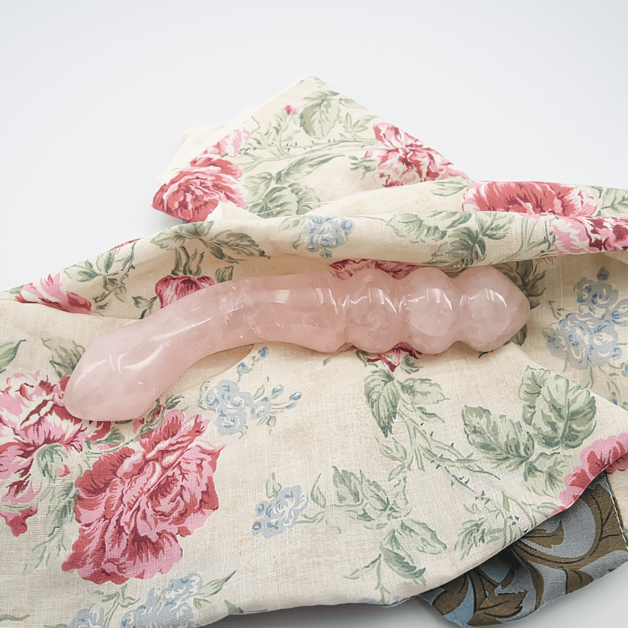 Curvona-ribbed-dildo