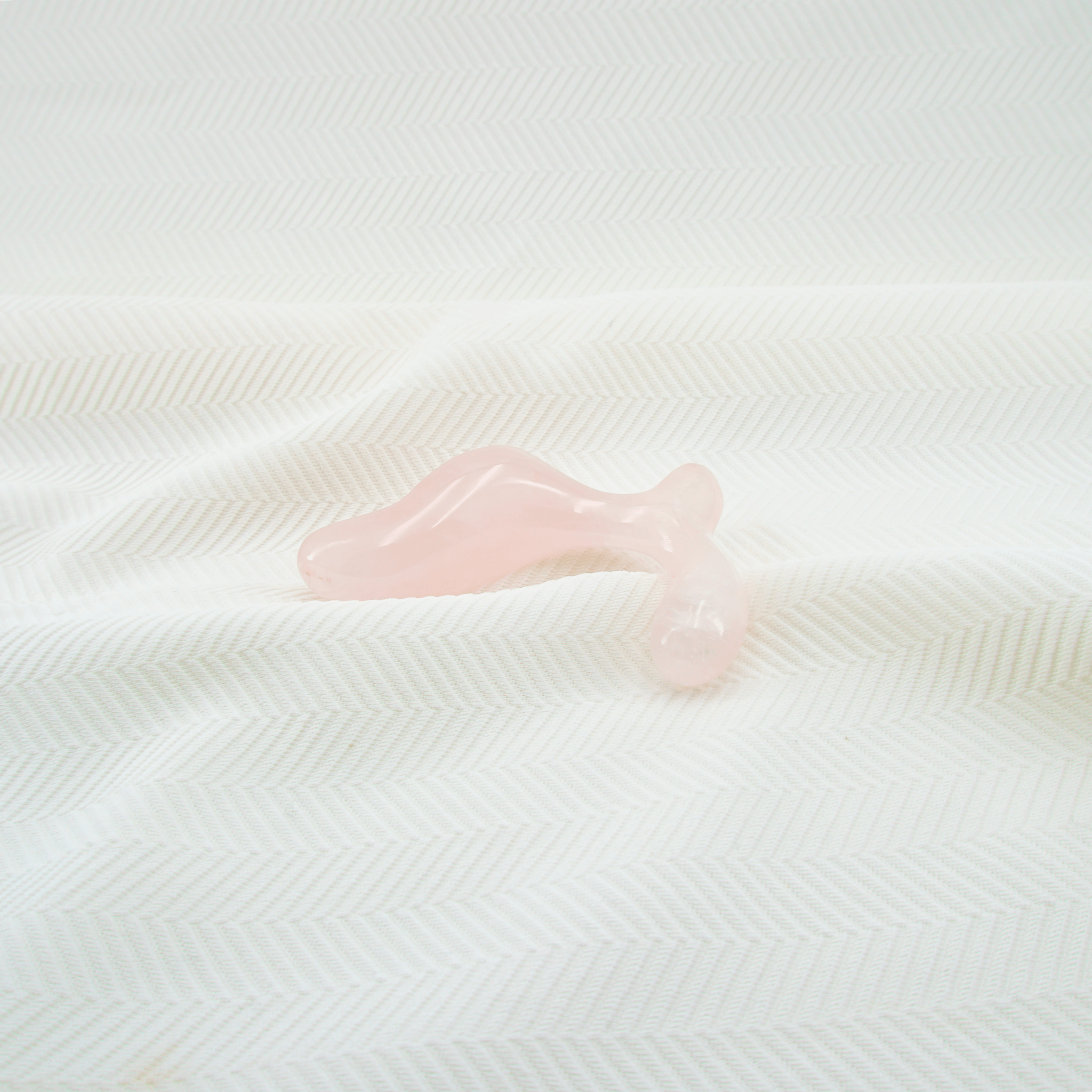 CrystalThrill Ergonomic Rounded Rose Quartz / 4" Crave
